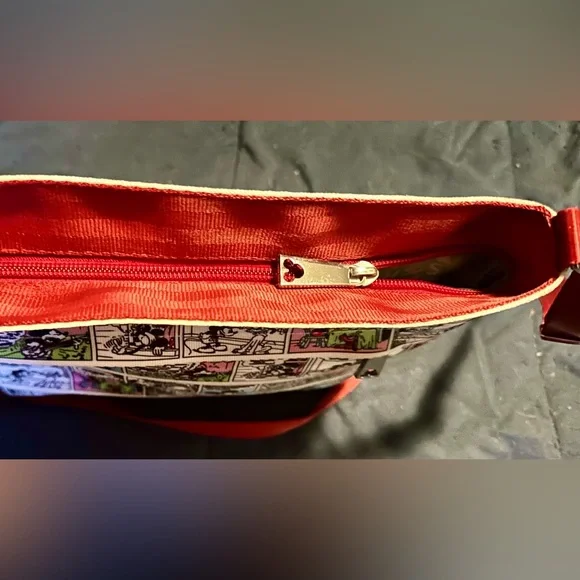 Harveys Disney Couture Collection Mickey Mouse Comic Strip Messenger Bag - Picture 6 of 10